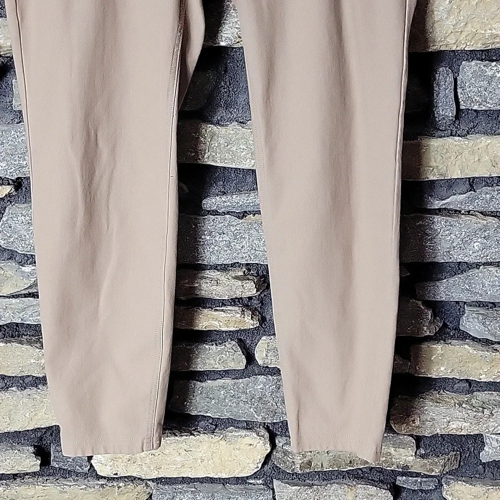 HUE Women's Khaki Leggings Size XL - Picture 2 of 10